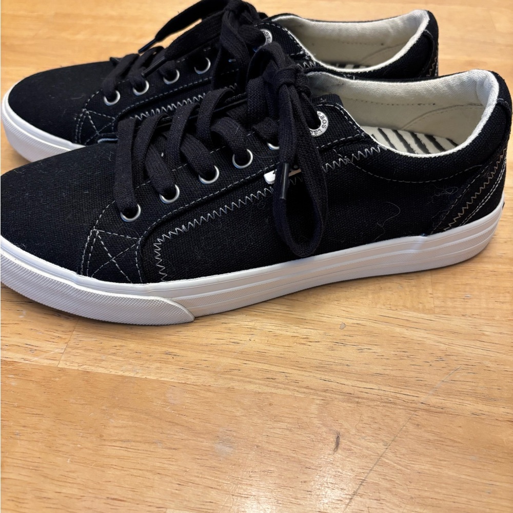 Taos Black Sneakers - Picture 3 of 4